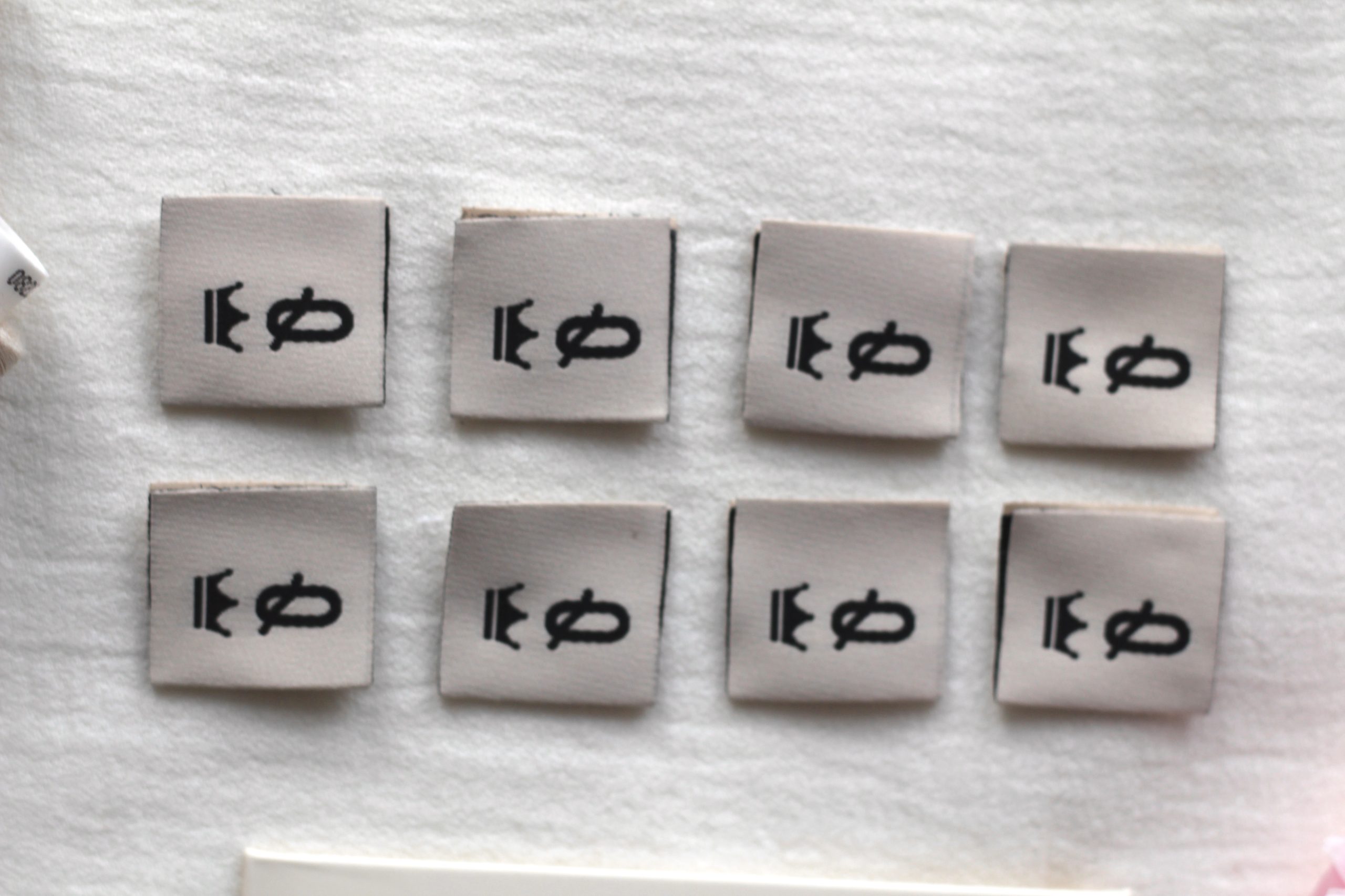 QUEEN x8 – Image 2